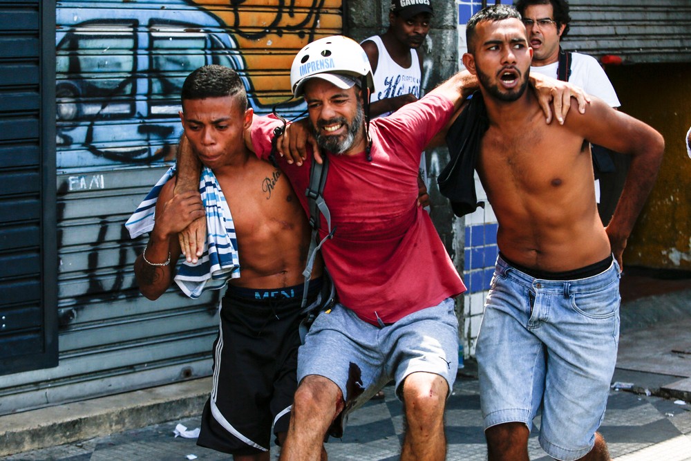Fotojornalistas atingidos por balas durante operação policial