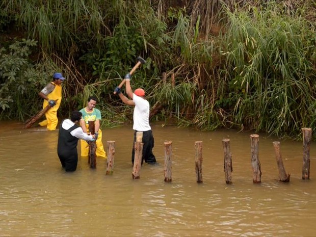 Técnica usada pela primeira vez no Brasil, aumenta a oxigenação, diminui a velocidade da água, aumenta a infiltração e aumenta o número de peixes