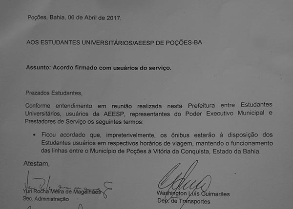 Onibus que transportam estudantes universitários voltam a rodar