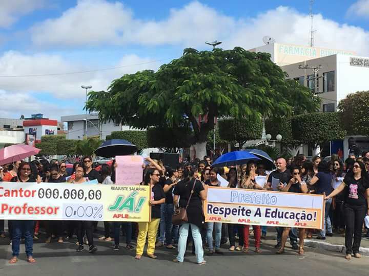 Prefeito não paga salário atrasado e professores da rede municipal pode entrar em greve