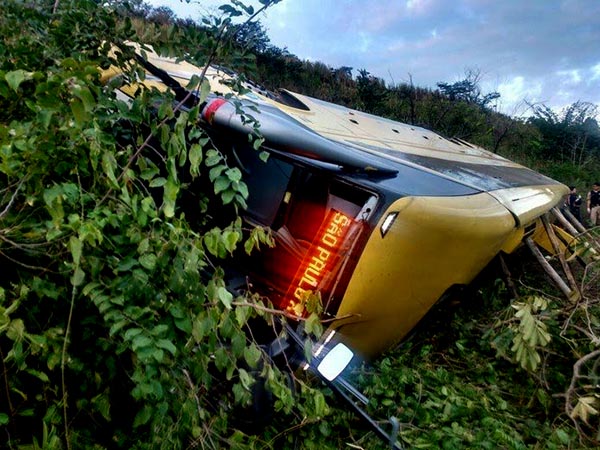 Ônibus da Itapemirim que viajava para São Paulo capota e deixa sete mortos em Minas