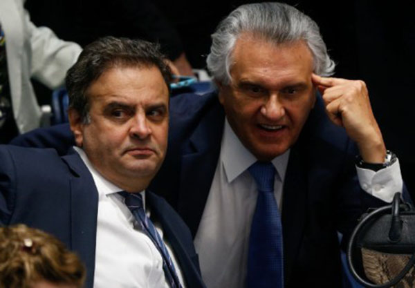 O senador Caiado se suja com o amianto
