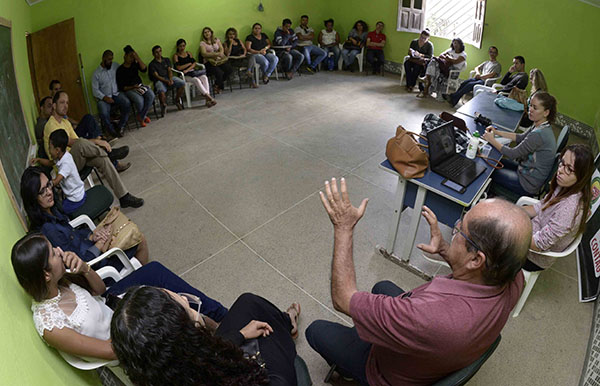 Colegio Estadual se junta à AVICAFE no combate ao amianto