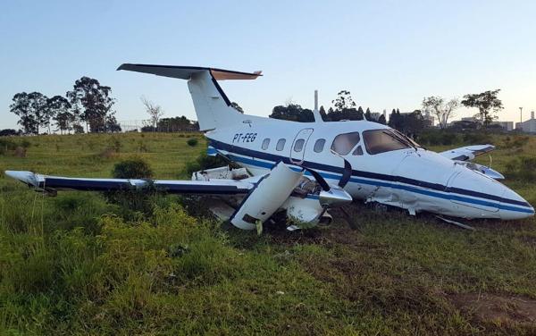 Avião faz pouso de emergência em bairro de Campinas