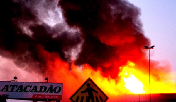 Fogo toma conta do ATACADÃO