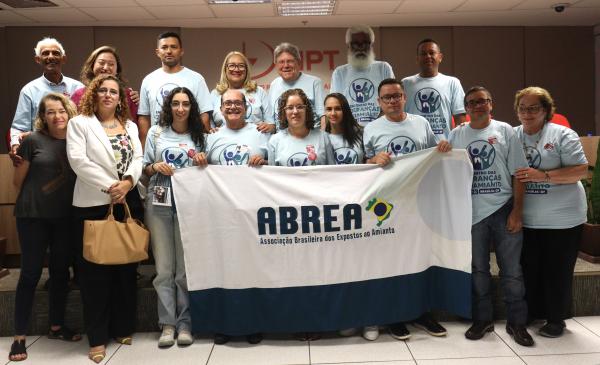 Ativistas antiamianto de todo o país reunidos em Brasília