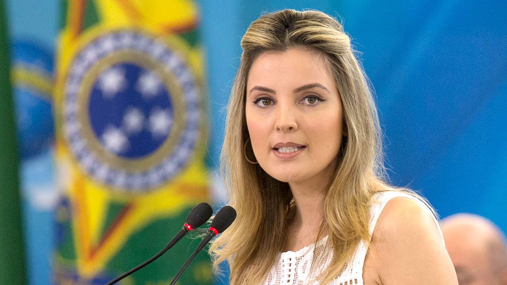 e o direito de informar